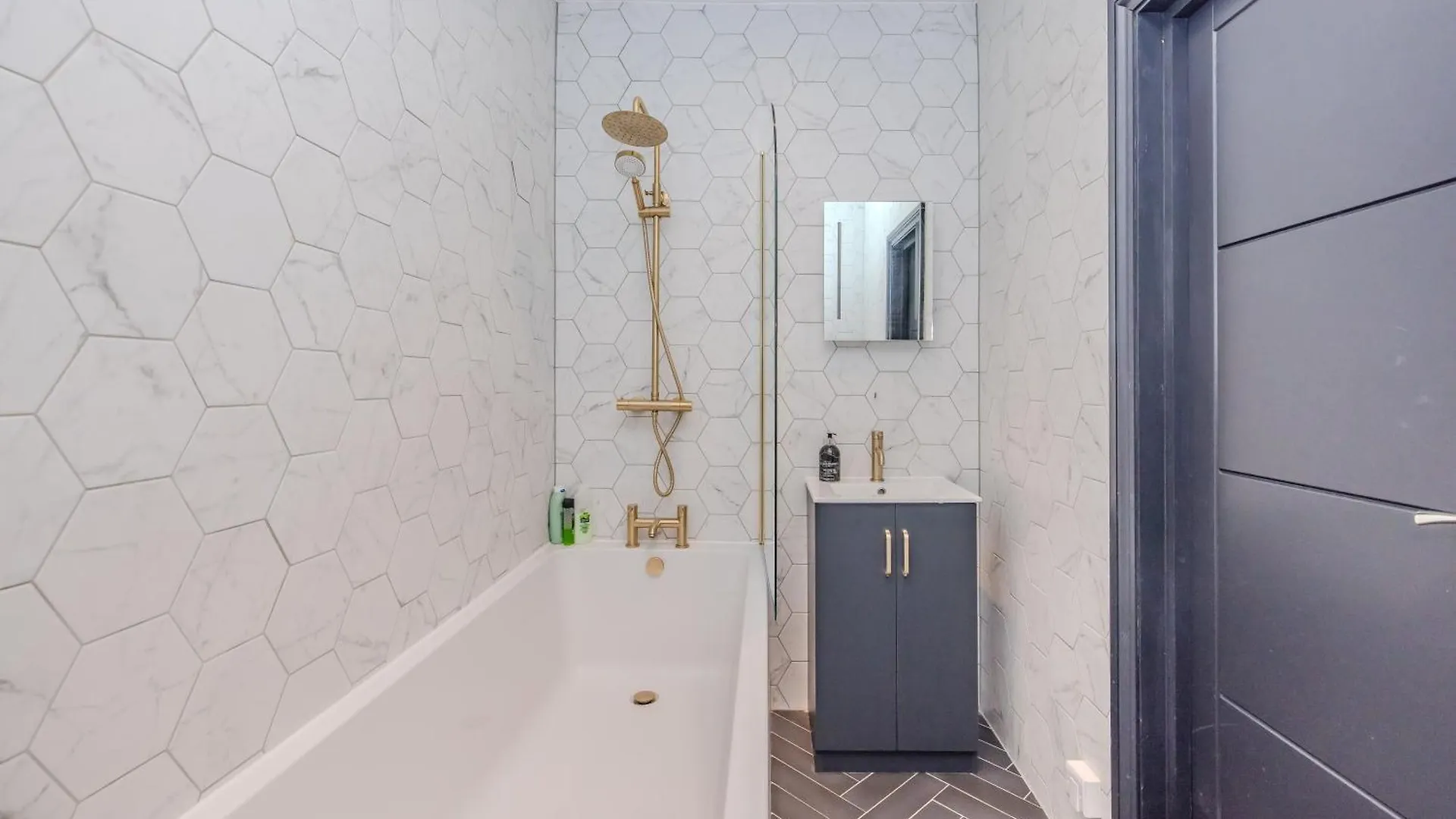 Beachside Bliss L 3 Bedroom Apartment By Brighton Beach