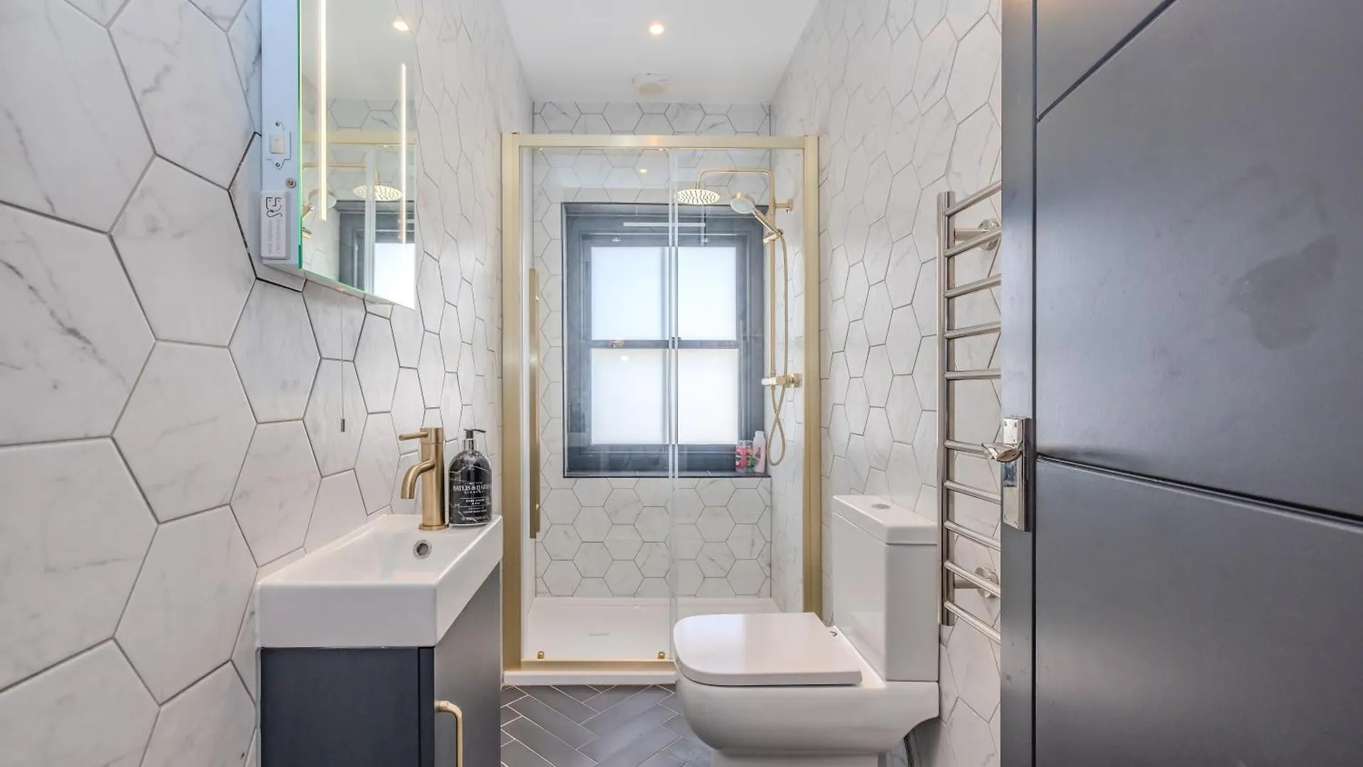 Beachside Bliss L 3 Bedroom Apartment By Brighton Beach