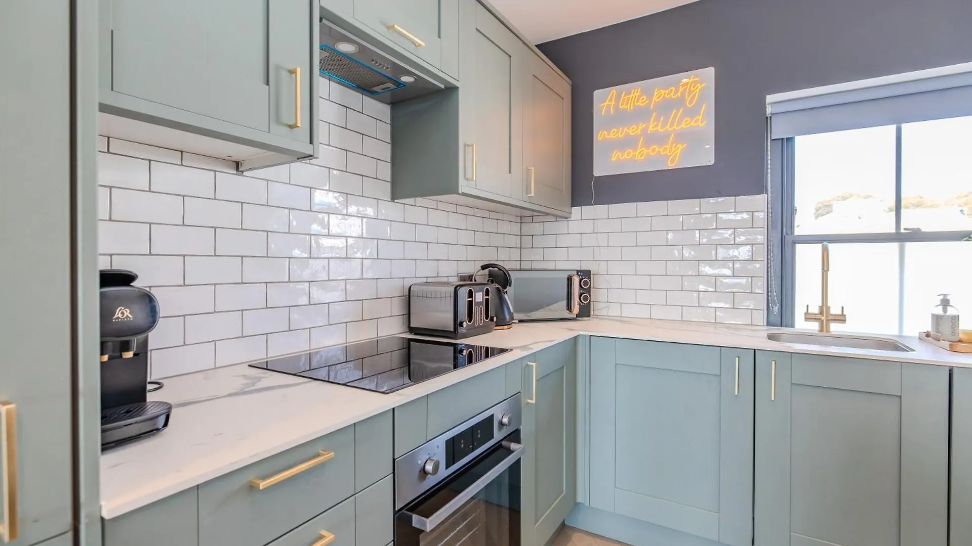 Beachside Bliss L 3 Bedroom Apartment By Brighton Beach
