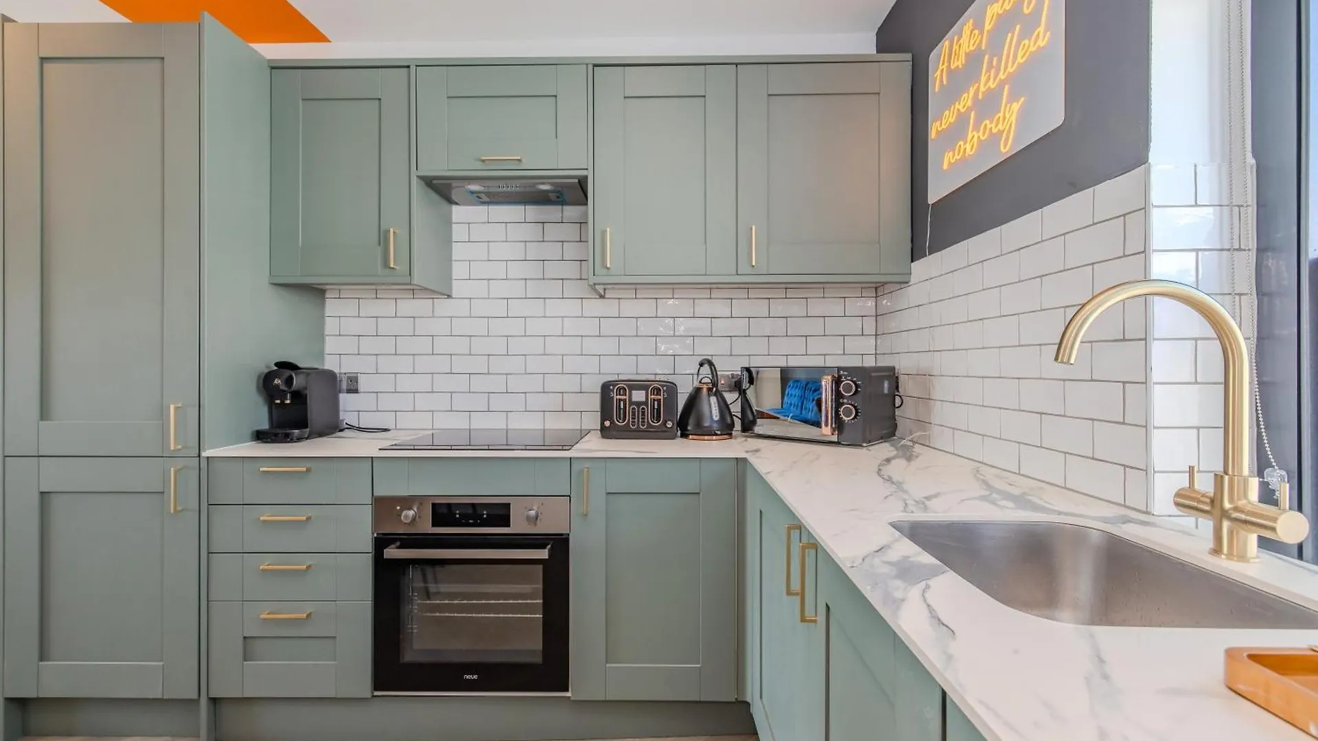 Beachside Bliss L 3 Bedroom Apartment By Brighton Beach